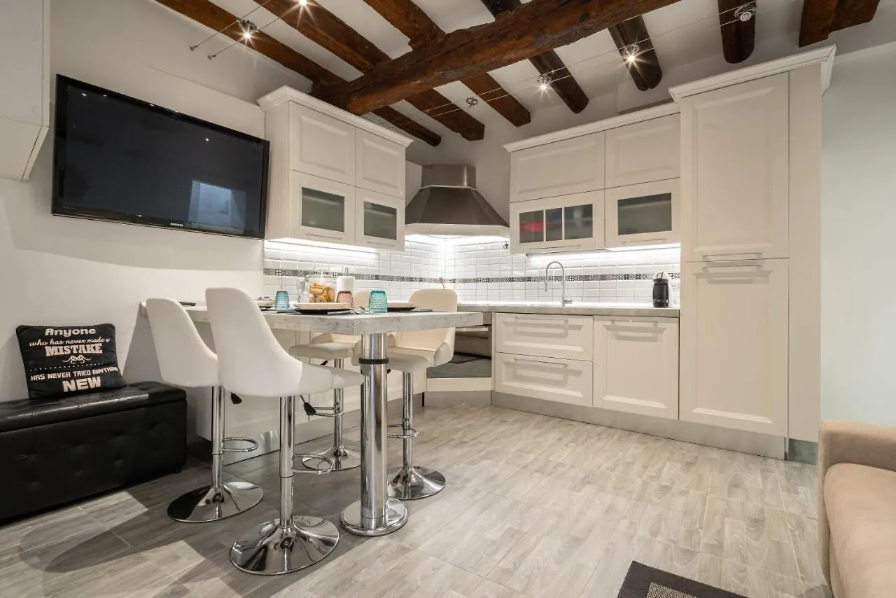 Rialto Boutique Apartment location